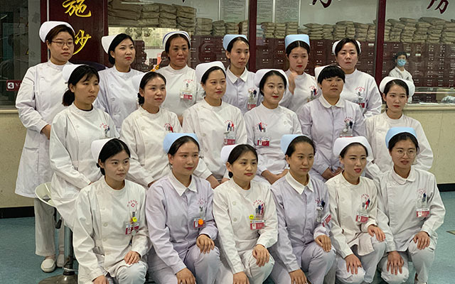 【5.12护士节】电子游戏官网,电子游戏(中国)举办茶话会白衣天使受表彰(图1)