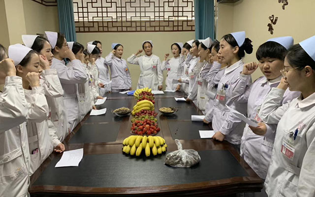 【5.12护士节】电子游戏官网,电子游戏(中国)举办茶话会白衣天使受表彰(图2)