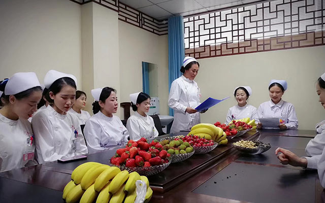 【5.12护士节】电子游戏官网,电子游戏(中国)举办茶话会白衣天使受表彰(图4)