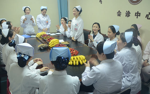 【5.12护士节】电子游戏官网,电子游戏(中国)举办茶话会白衣天使受表彰(图5)